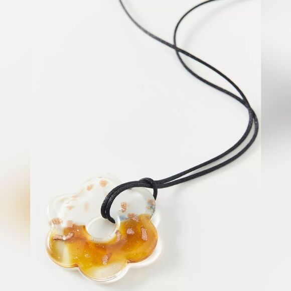 Urban Outfitters Rope necklace with glass oversized flower pendant - Picture 4 of 9